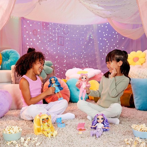 Лялька Rainbow High Junior High PJ Party Скайлер 530947 КР0016 фото